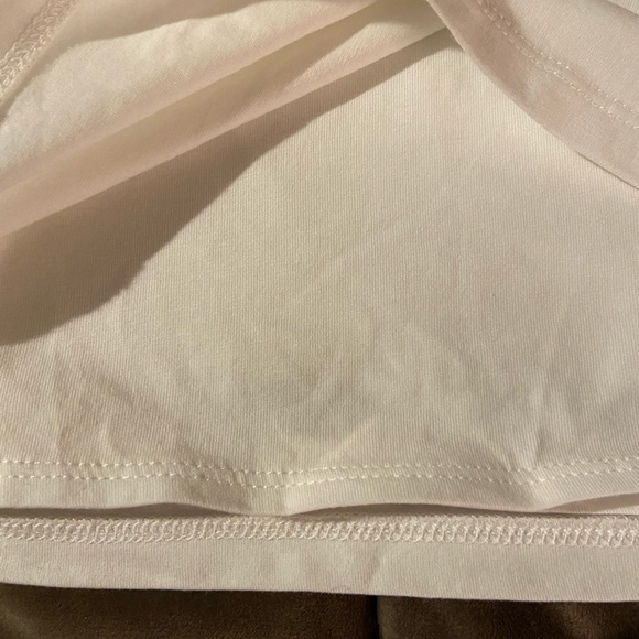 2 LOFT LINED BLACK AND WHITE SIZE MEDIUM TANK TOPS - Picture 3 of 10